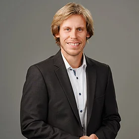 List-Dennis-Oelert